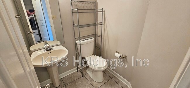 Building Photo - 200 Mainsail Dr