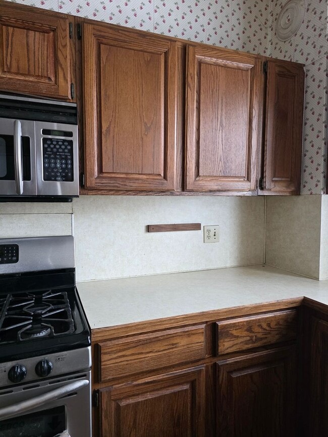 Building Photo - Large Home in Bowling Green