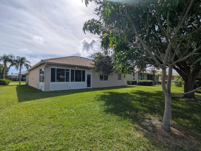 Building Photo - 589 Waverly Cir