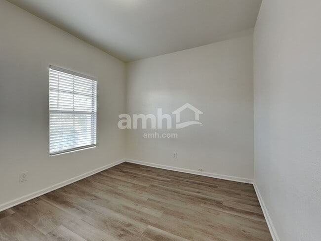 Building Photo - 6405 W Pioneer St