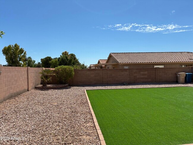 Building Photo - 7287 S Sunrise Way