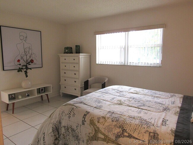 Building Photo - 5780 Fernley Dr