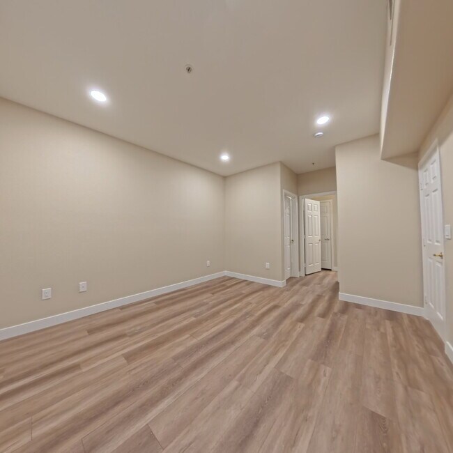 Building Photo - Resort-Style Living Year-Round Updated 1-Bed, 1-Bath Condo!