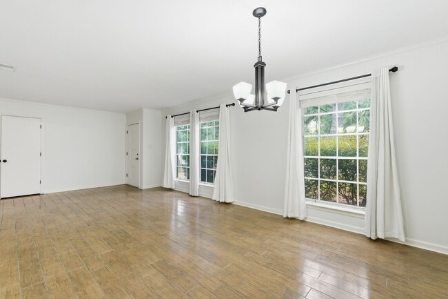 Building Photo - Ranch Home in Wilmington Park For Lease