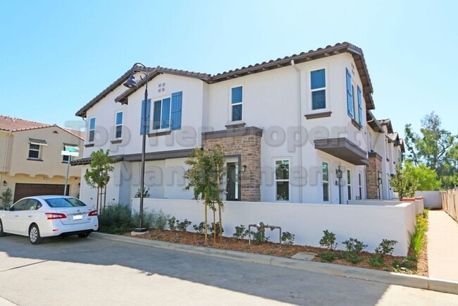 Primary Photo - ***Charming 3 bed / 2.5 bath Townhome in O...