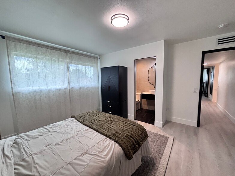 Building Photo - 270 W Blaine St