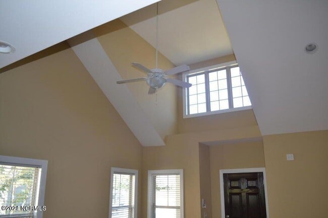 Building Photo - 128 Cypress Cir