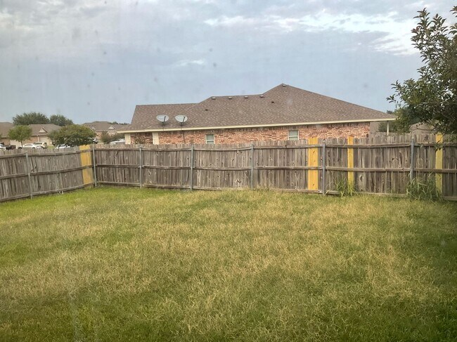 Building Photo - 800-804 Quarter Horse Trail