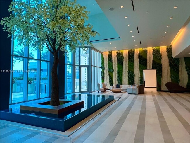 Building Photo - 851 NE 1st Ave