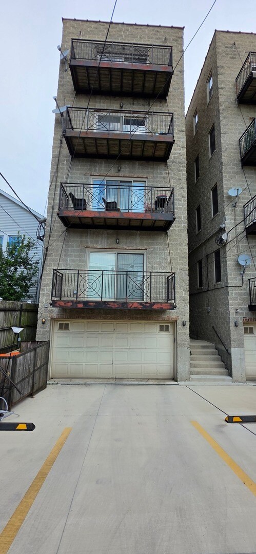 Building Photo - 2515 W Harrison St