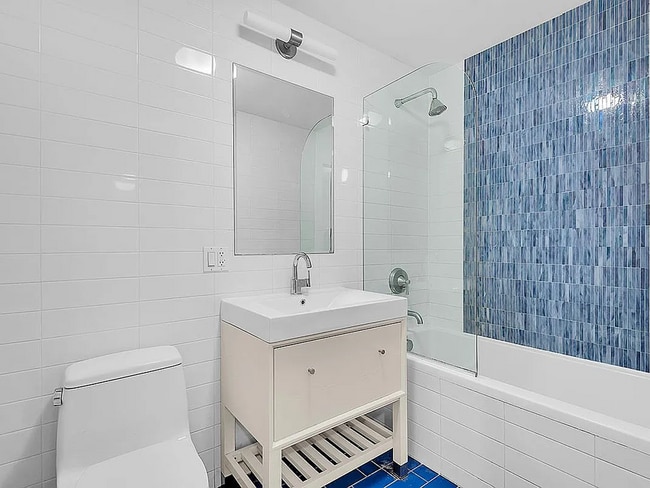 Building Photo - 91-16 Shore Front Pkwy