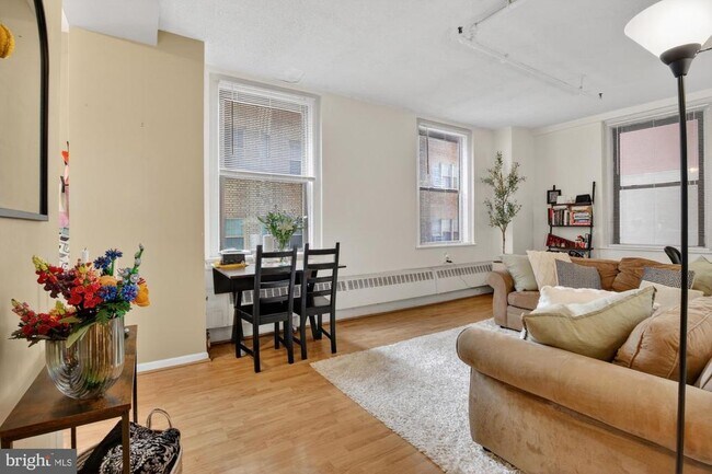 Building Photo - 1324 Locust St