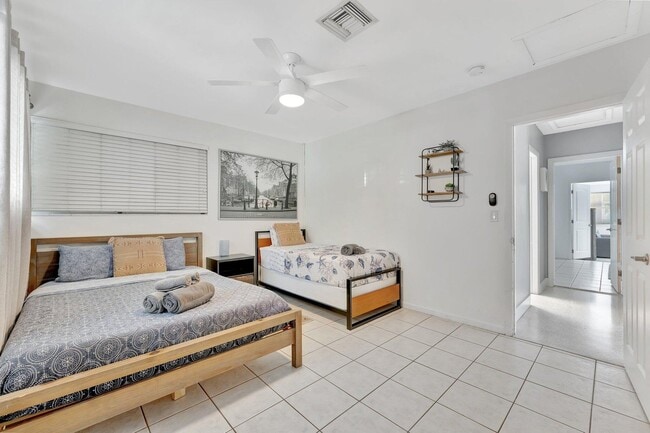 Building Photo - 1246 Johnson St