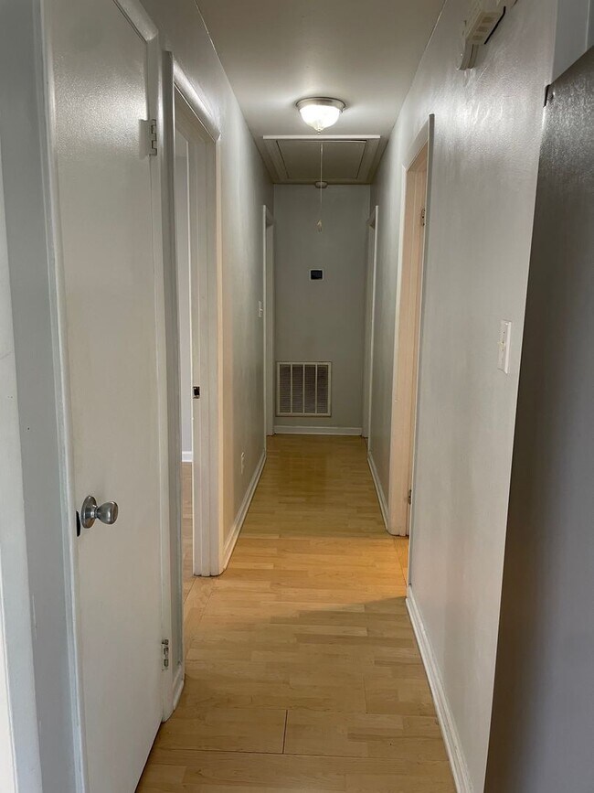 Building Photo - BEAUTIFUL 3 BED, 1.5 BATH BRICK HOME LOCAT...