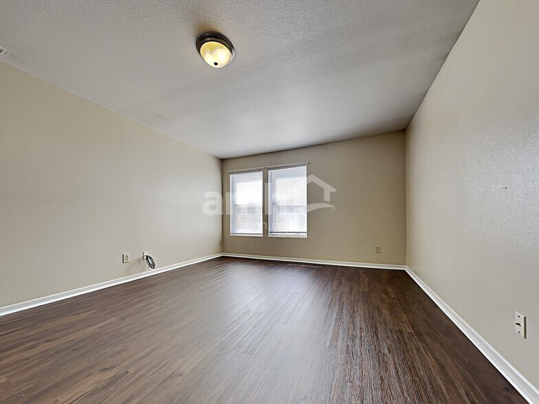 Building Photo - 3347 Hemlock St