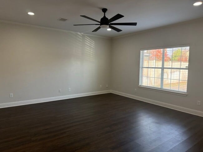 Building Photo - Rare Baylor Bubble Rental | Walk to Campus | 4 Bed / 3 Bath