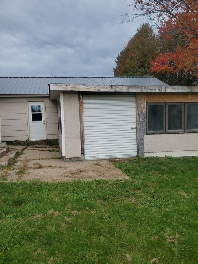 Building Photo - 4 bedroom in Hibbing