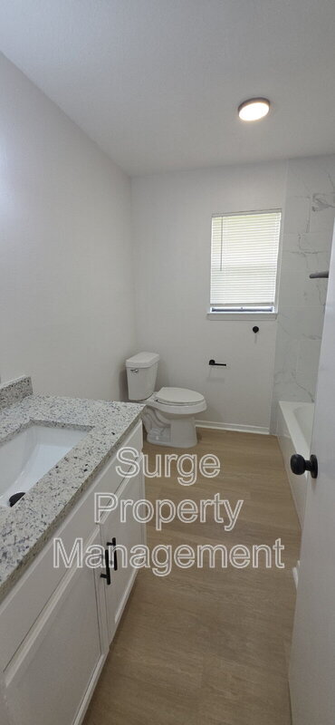 Building Photo - 227 Vista Way