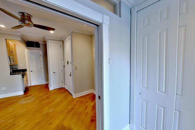 Building Photo - 279 E 10th St