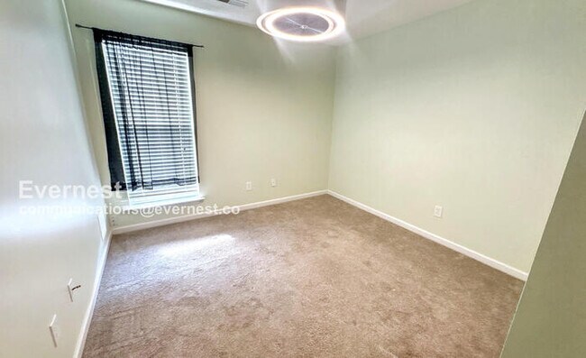 Building Photo - Charming 3-Bedroom Home with Garage / Pet-...
