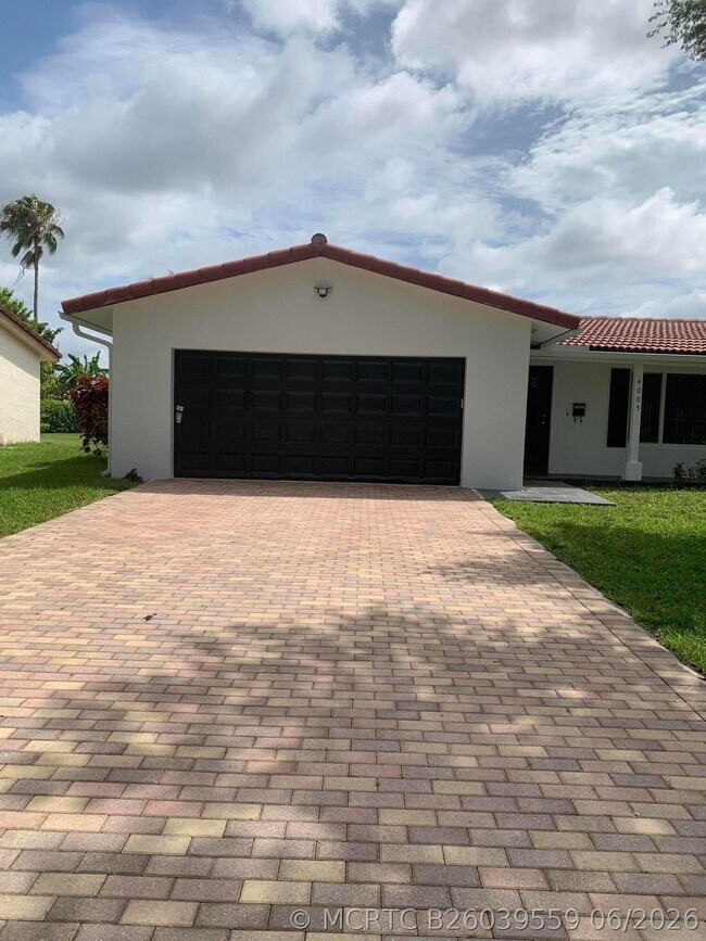 Building Photo - 4005 NW 76th Ave
