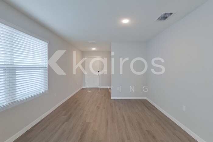 Building Photo - 8661 SW 43rd Ter