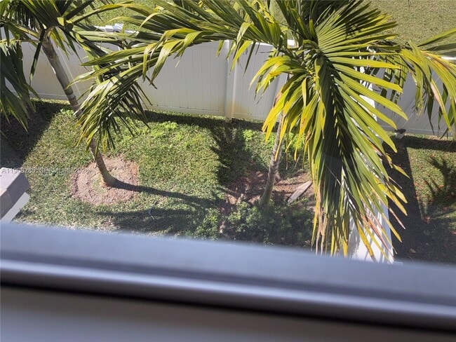 Building Photo - 146 SW 170th Ave