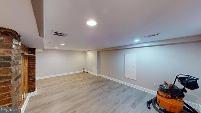 Building Photo - 2116 Linden Ln