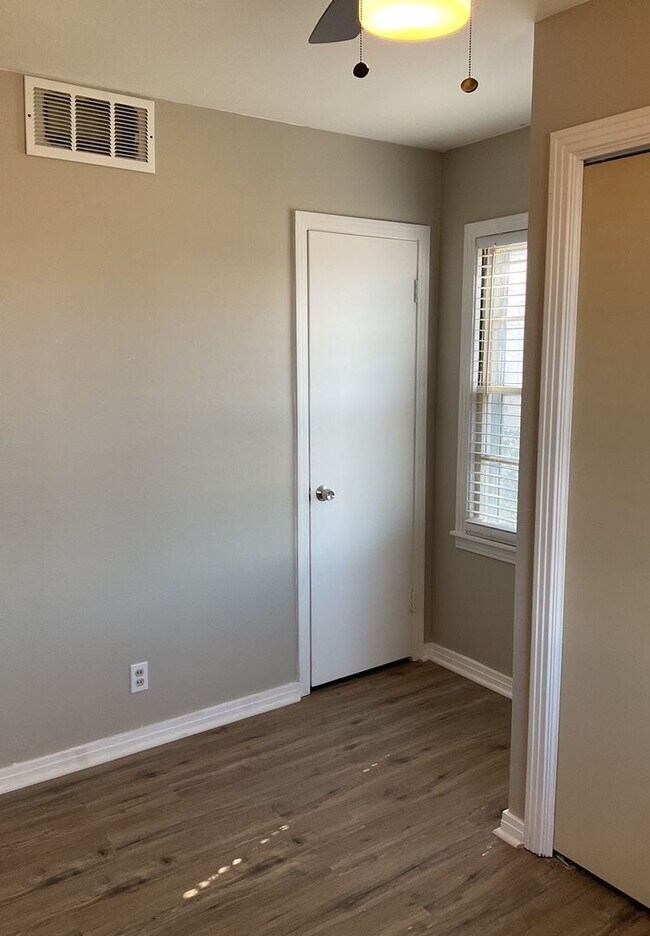 Building Photo - 920 Fannin Loop