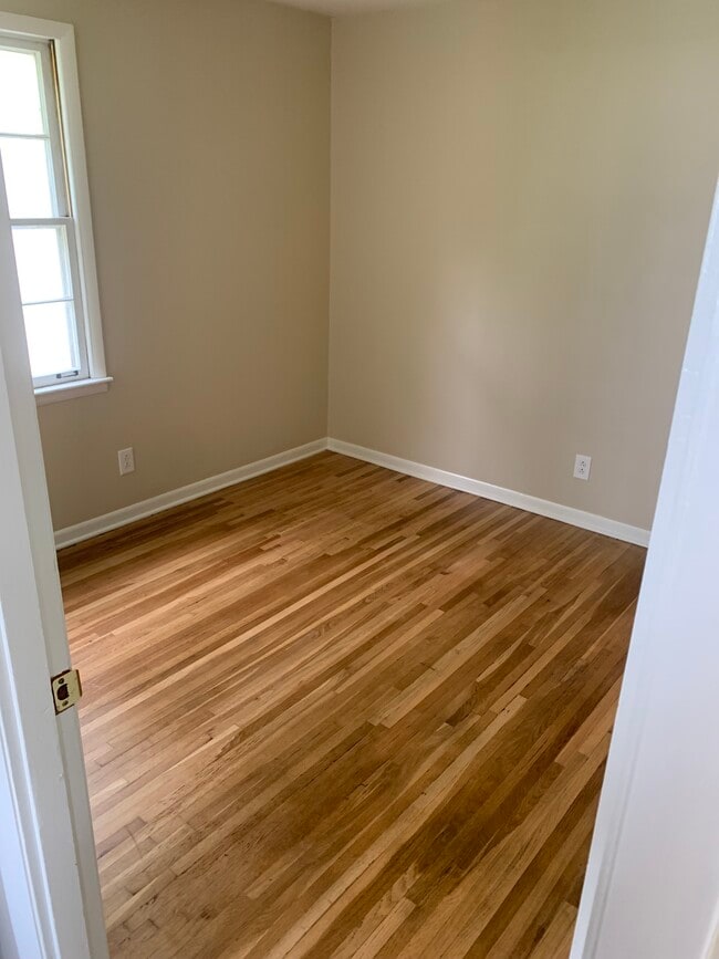 Building Photo - 577 Douglas Ave