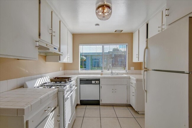 Building Photo - 16755 Parthenia St