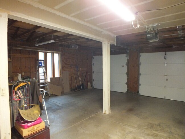 Building Photo - Folsom Willow Creek 3/2.5 $2995