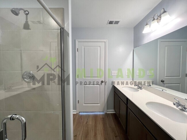 Building Photo - 333 Canary Grass Ct