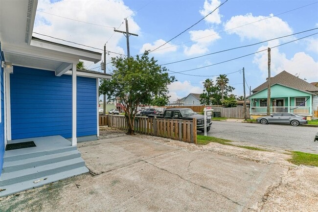 Building Photo - 812 38th St