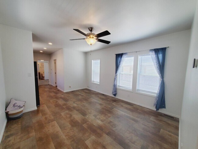 Building Photo - 4100 N Romero Rd