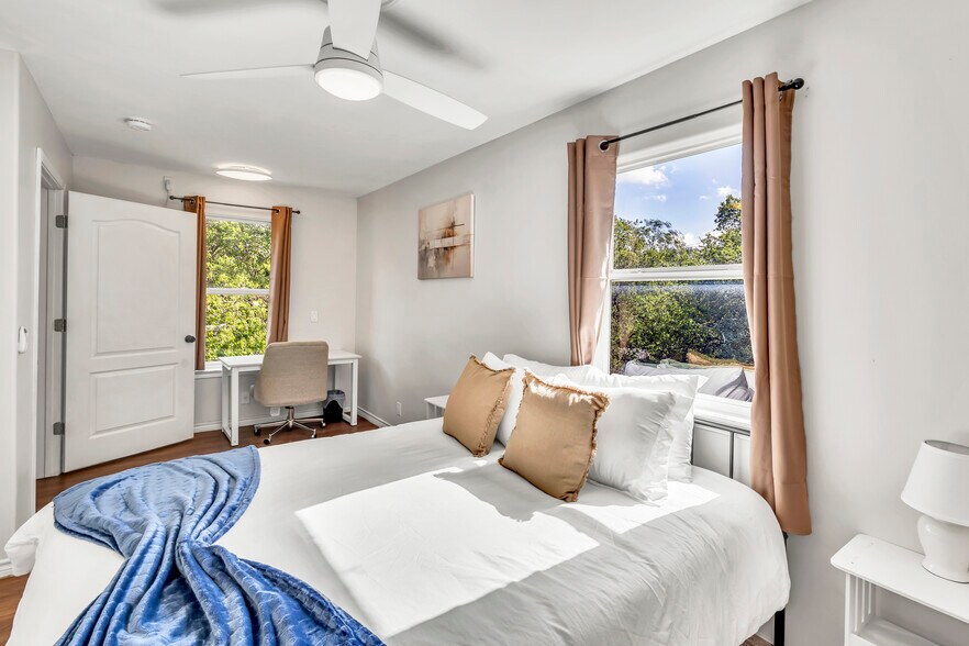 Building Photo - 4603 Lennox Dr