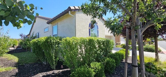 Building Photo - 366 Silver Ridge Dr