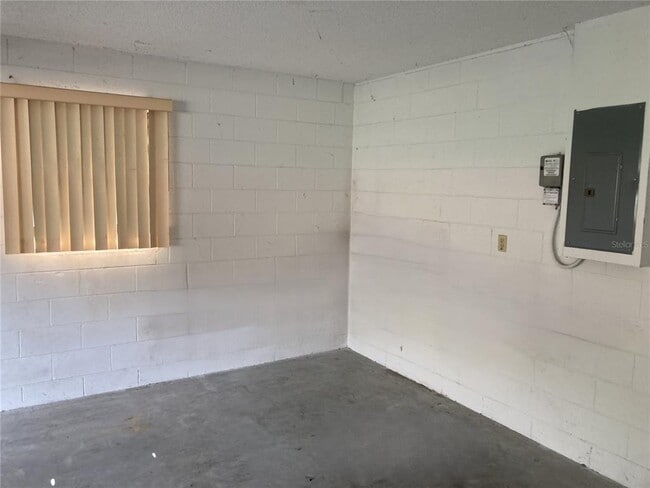 Building Photo - 8238 Sandpoint Blvd