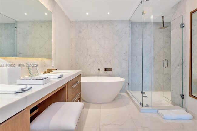 Building Photo - 100 South Pointe Dr