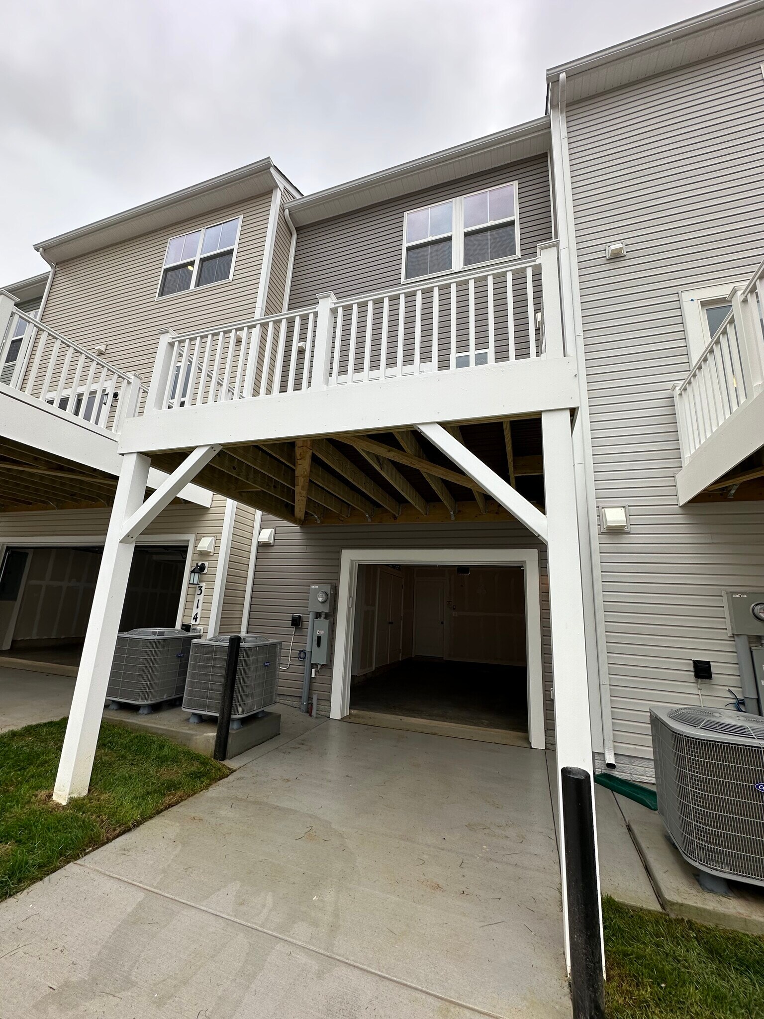 Building Photo - 318 Mineral Springs Rd