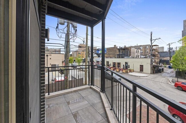 Building Photo - 1 bedroom in Chicago IL 60657