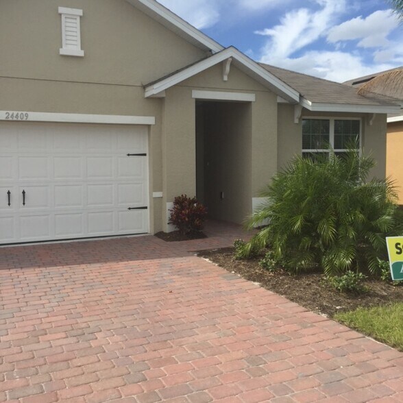 Building Photo - 8945 Mondial Court