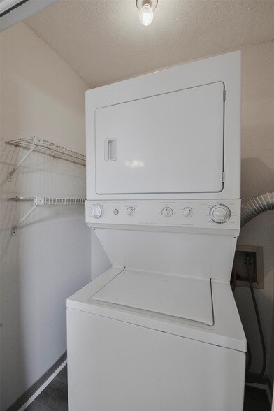 Building Photo - 12905 Woodforest Blvd