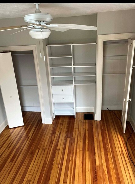 1st bedroom - 4333 Eileen Dr