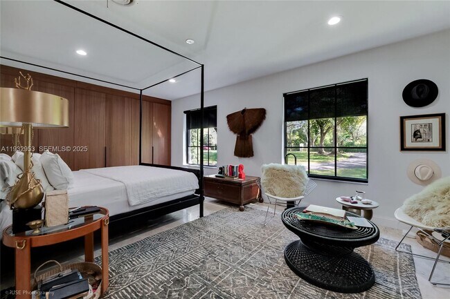 Building Photo - 10700 Old Cutler Rd