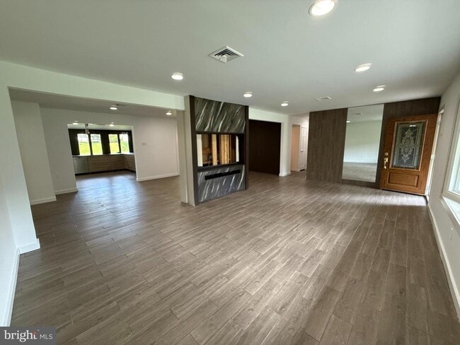 Building Photo - 123 Pearl Dr