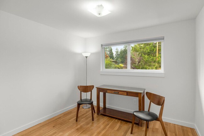 Building Photo - 5bd/3.5ba Bellevue Home