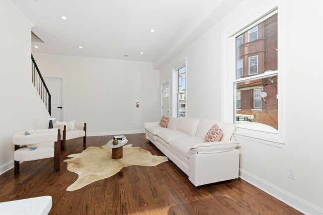 Building Photo - 2926 W Oxford St