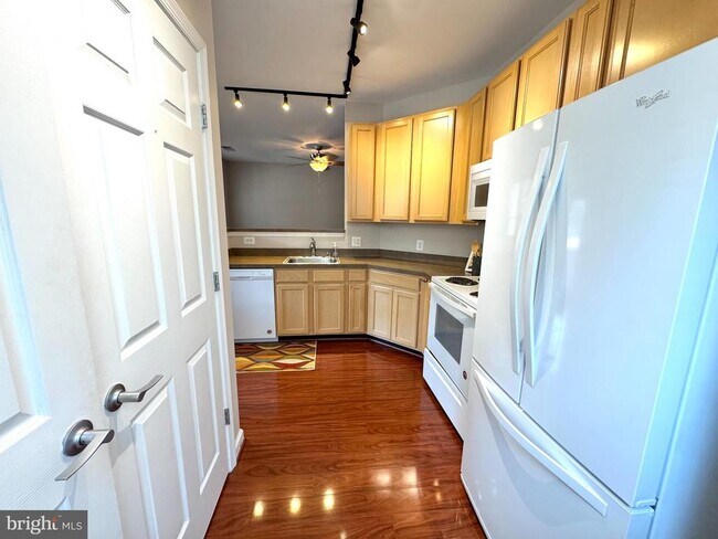 Building Photo - 42435 Hollyhock Terrace