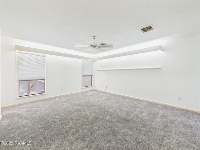 Building Photo - 19 Courtyard Cir